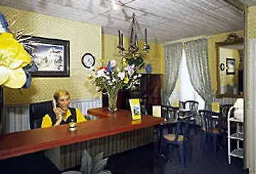 Meyerbeer - And Hostel Nice