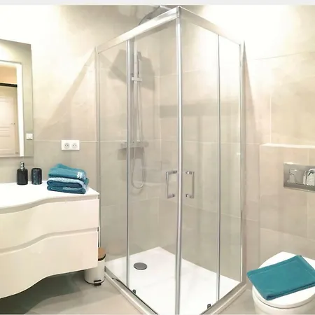 ホステル マイアベーア ビーチ ニース