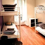 Hostel Meyerbeer - And Nice