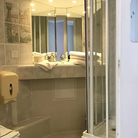 梅耶皮尔沙滩酒店 旅馆 *