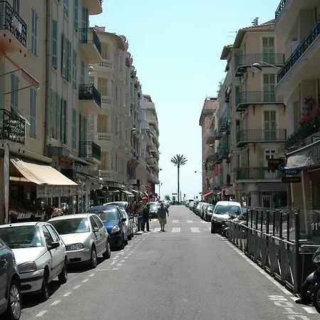 梅耶皮尔沙滩酒店 旅馆 *