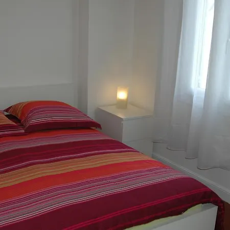 Hostel Meyerbeer - And *